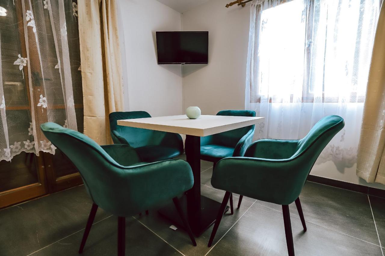 Chaty A Apartmany Hracholusky Kemp Kosatka Pnovany エクステリア 写真
