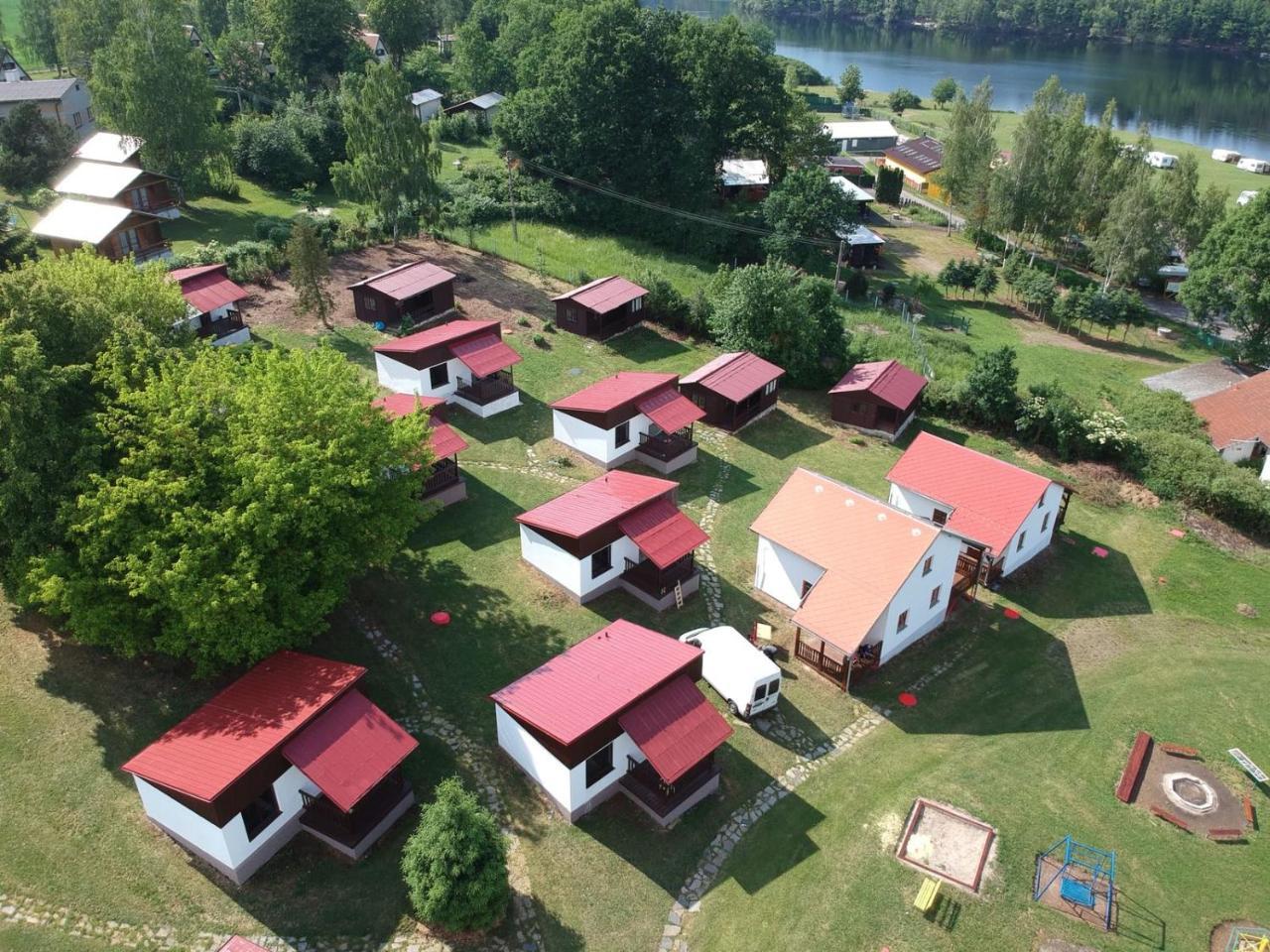 Chaty A Apartmany Hracholusky Kemp Kosatka Pnovany エクステリア 写真
